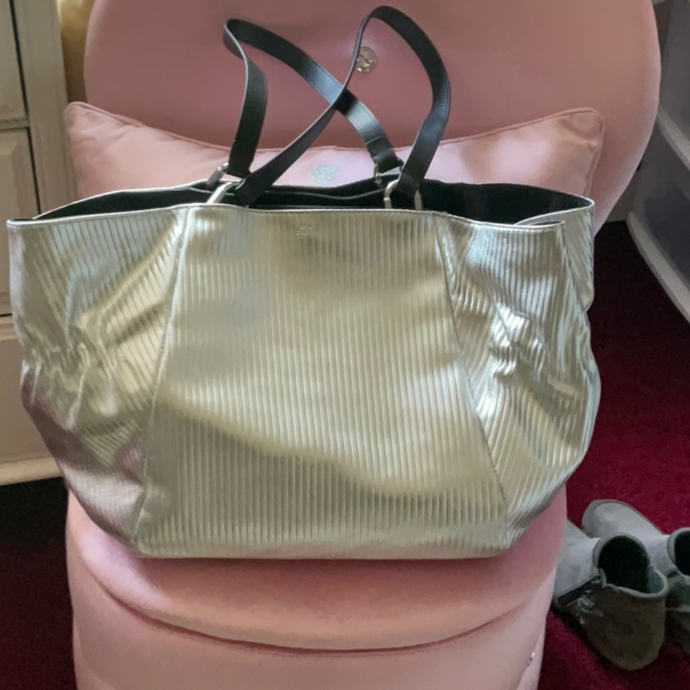 VINCE CAMUTO MATALIC SILVER TOTE